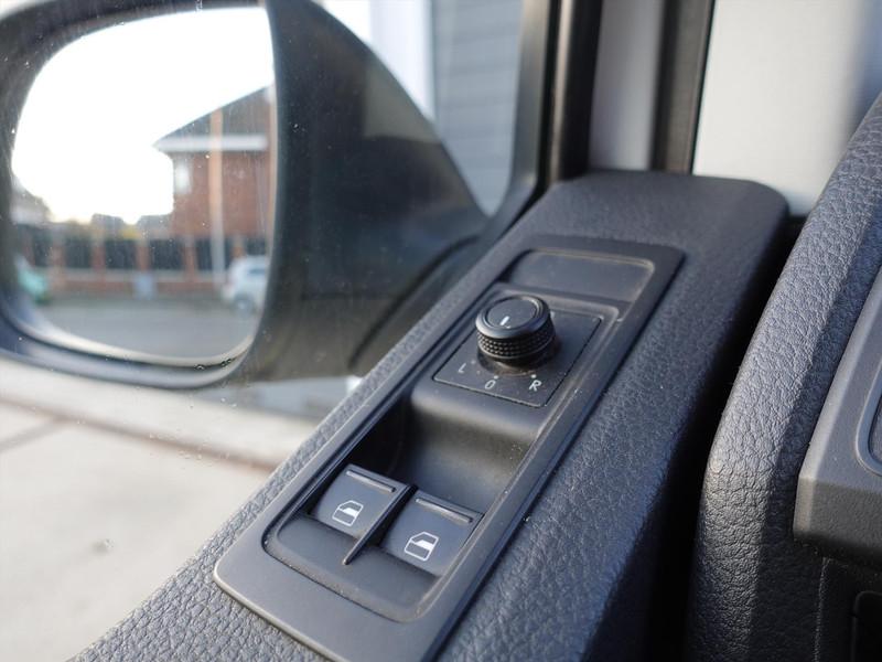 VOLKSWAGEN Transporter CDC 2.0 TDI 102pk L2H1 340/2800 (Euro 6)