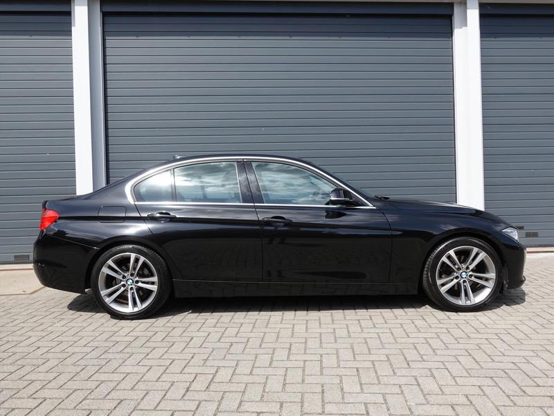 BMW 3-Serie 2.0D 320 EDE 120KW AUTOMAAT LEDER 19INCH 