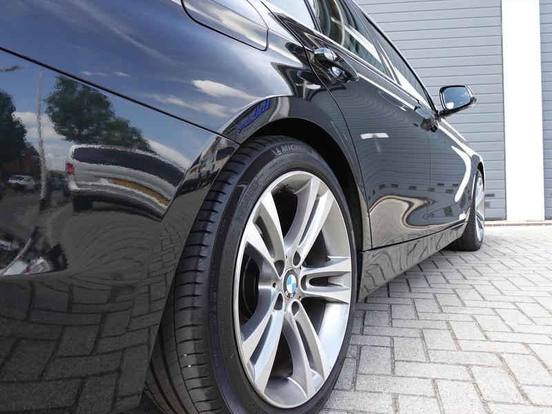 BMW 3-Serie 2.0D 320 EDE 120KW AUTOMAAT LEDER 19INCH 