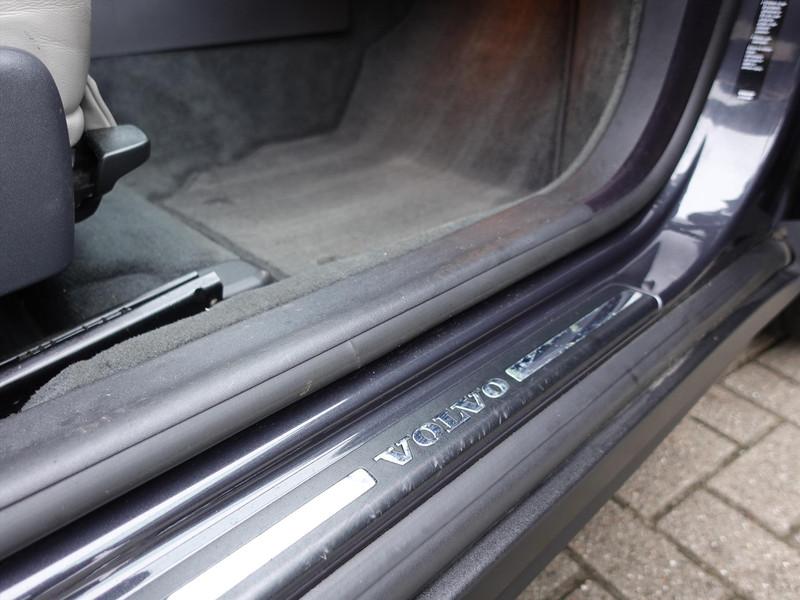 VOLVO V70 2.0 107KW Kinetic TREKHAAK YOUNGTIMER LEDER CRUISE 