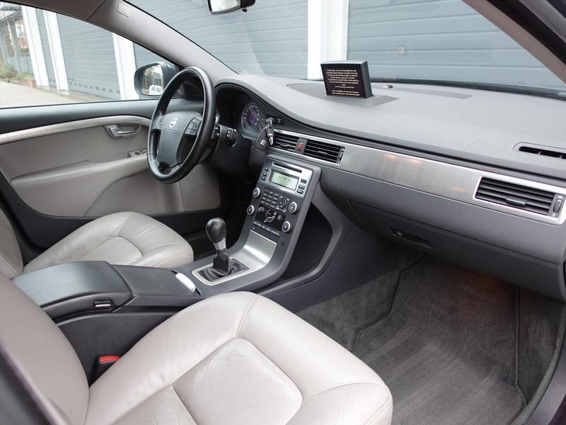 VOLVO V70 2.0 107KW Kinetic TREKHAAK YOUNGTIMER LEDER CRUISE 