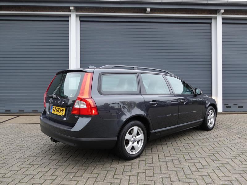 VOLVO V70 2.0 107KW Kinetic TREKHAAK YOUNGTIMER LEDER CRUISE 