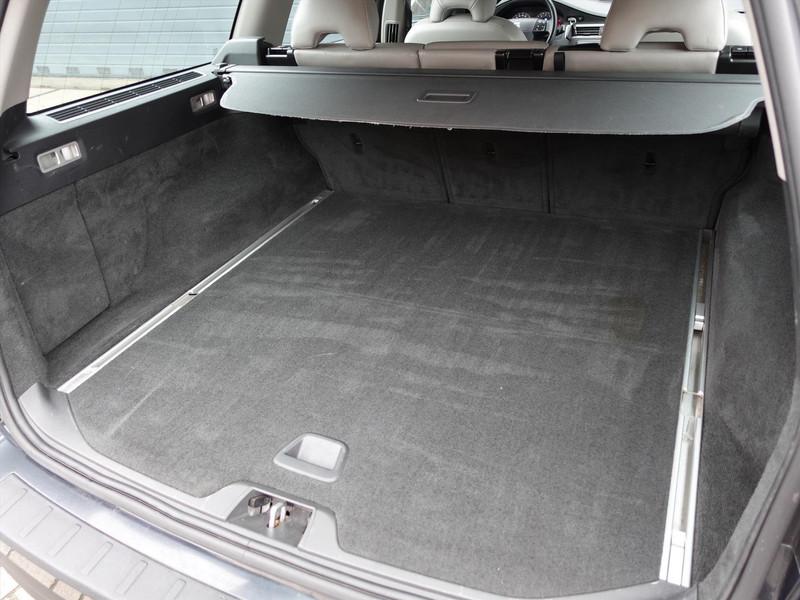 VOLVO V70 2.0 107KW Kinetic TREKHAAK YOUNGTIMER LEDER CRUISE 