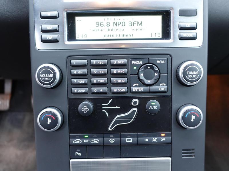 VOLVO V70 2.0 107KW Kinetic TREKHAAK YOUNGTIMER LEDER CRUISE 