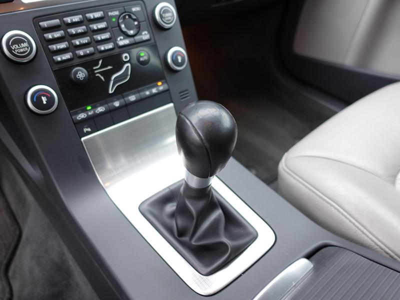 VOLVO V70 2.0 107KW Kinetic TREKHAAK YOUNGTIMER LEDER CRUISE 