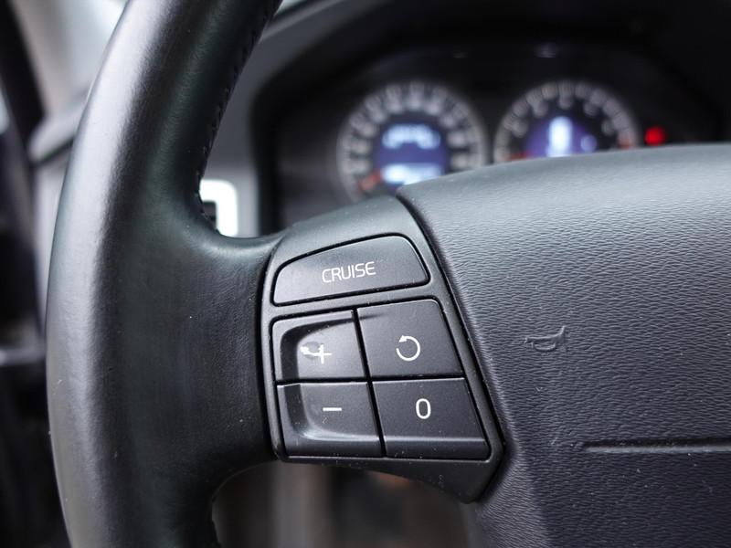 VOLVO V70 2.0 107KW Kinetic TREKHAAK YOUNGTIMER LEDER CRUISE 