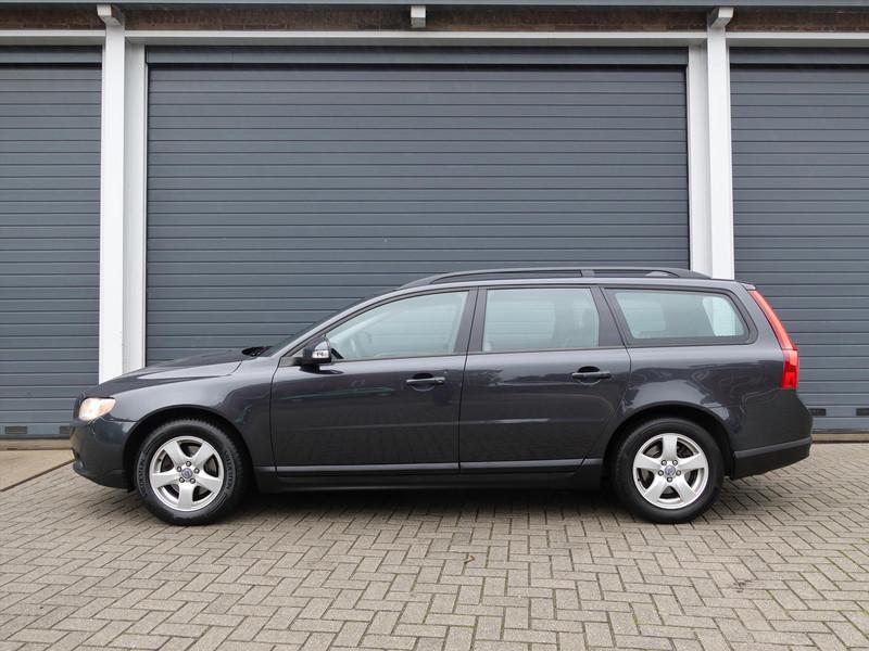 VOLVO V70 2.0 107KW Kinetic TREKHAAK YOUNGTIMER LEDER CRUISE 
