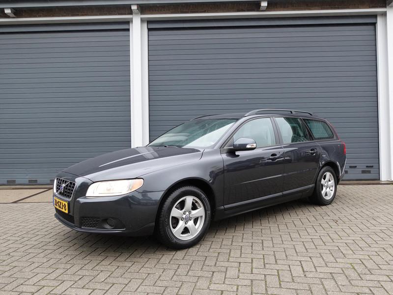 VOLVO V70 2.0 107KW Kinetic TREKHAAK YOUNGTIMER LEDER CRUISE 