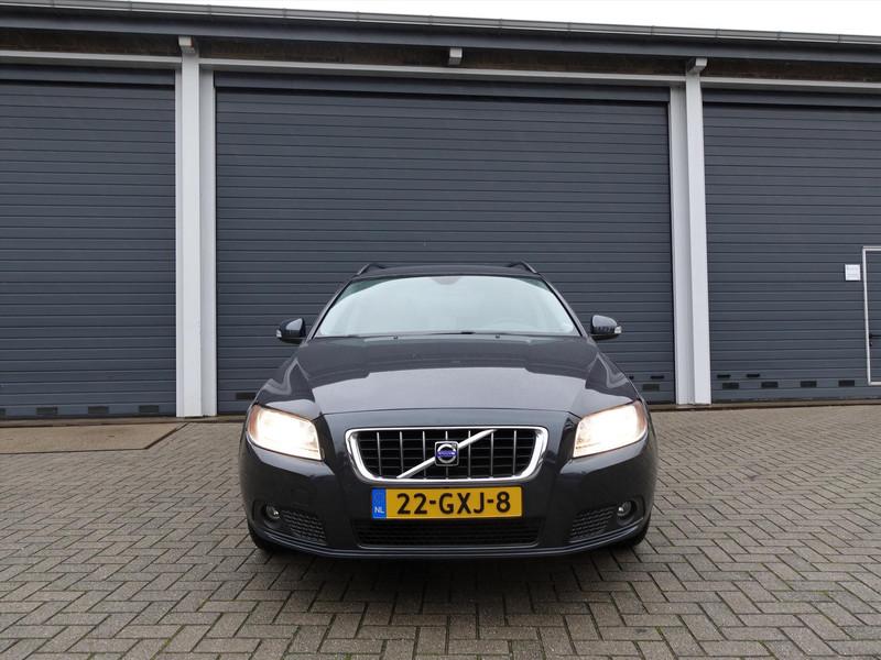 VOLVO V70 2.0 107KW Kinetic TREKHAAK YOUNGTIMER LEDER CRUISE 