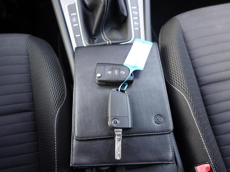 Volkswagen Golf 1.4 TSI CUP R LINE RIJKLAARPRIJS AFNEEMBARE TREKHAAK STOELVERWARMING CRUISE CLIMA NAVI PDC 