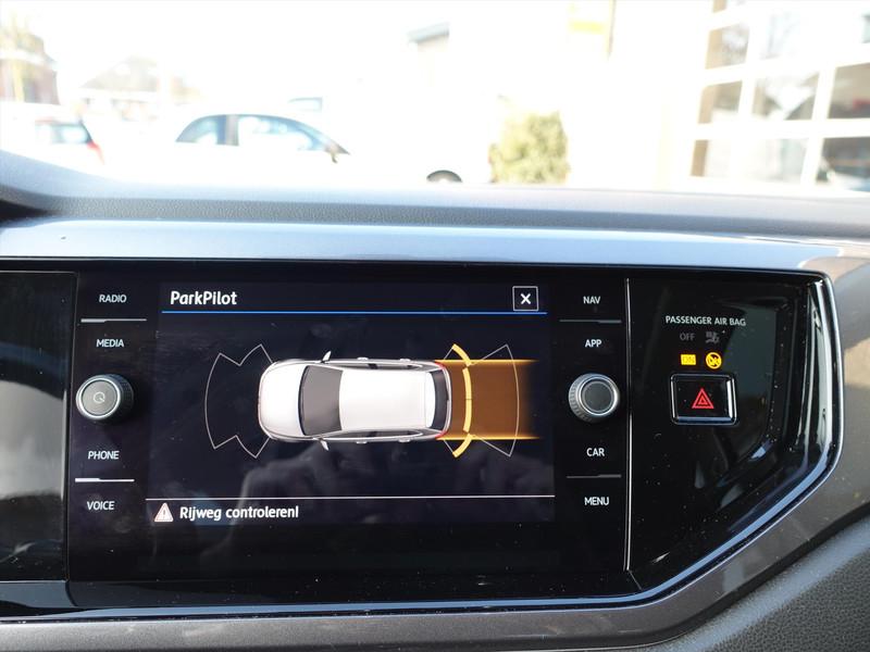 Volkswagen Polo 1.6 TDI 95pk 7-DSG Highline PANO LED TREKHAAK AFNEEMBAAR STOELVERWARMING PDC NAVI