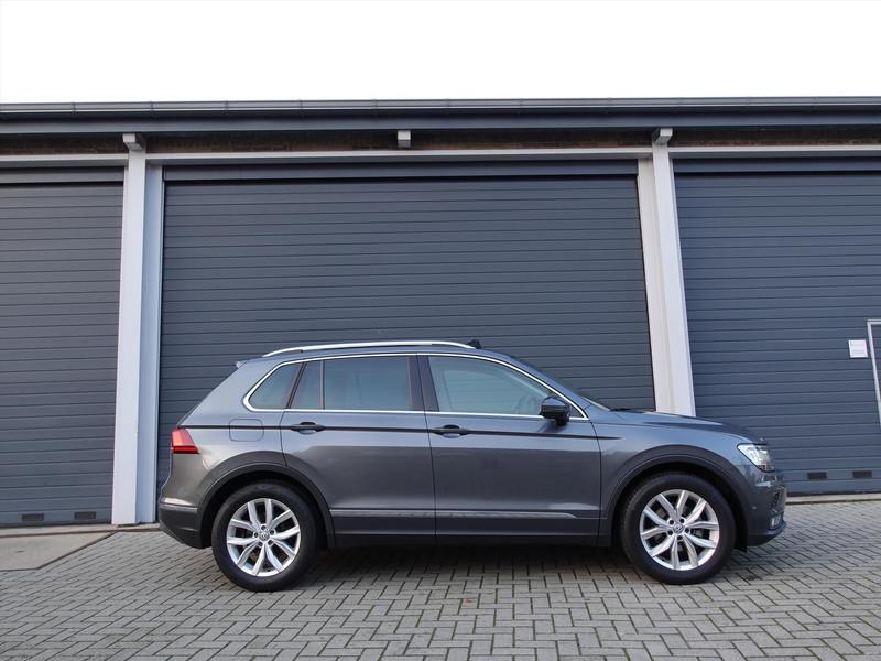 VOLKSWAGEN Tiguan 1.5 TSI ACT 150pk DSG Highline ELEKTR TREKHAAK HEAD UP PANO LED MASSAGE PARK ASSIST