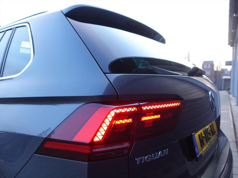 VOLKSWAGEN Tiguan 1.5 TSI ACT 150pk DSG Highline ELEKTR TREKHAAK HEAD UP PANO LED MASSAGE PARK ASSIST