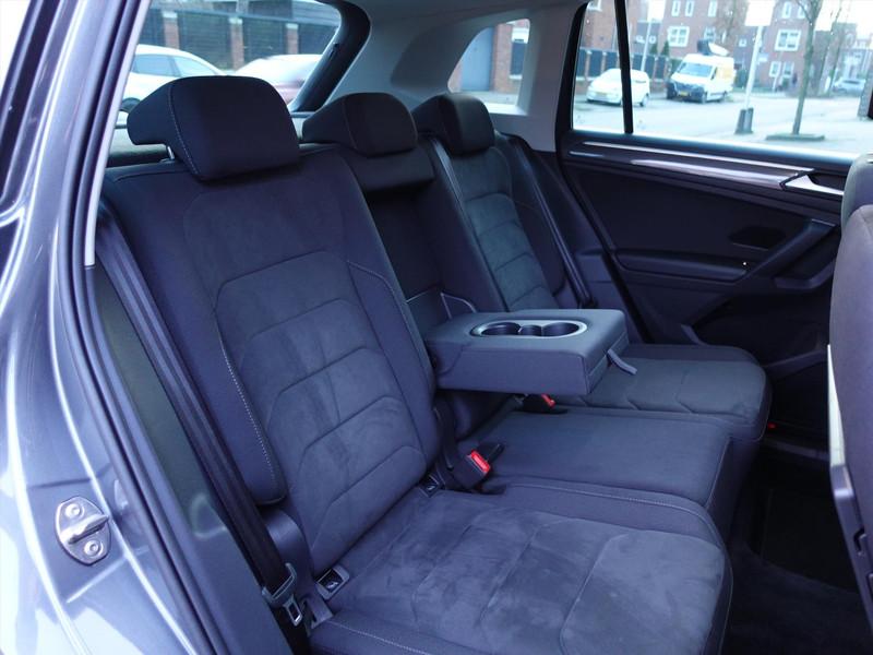 VOLKSWAGEN Tiguan 1.5 TSI ACT 150pk DSG Highline ELEKTR TREKHAAK HEAD UP PANO LED MASSAGE PARK ASSIST