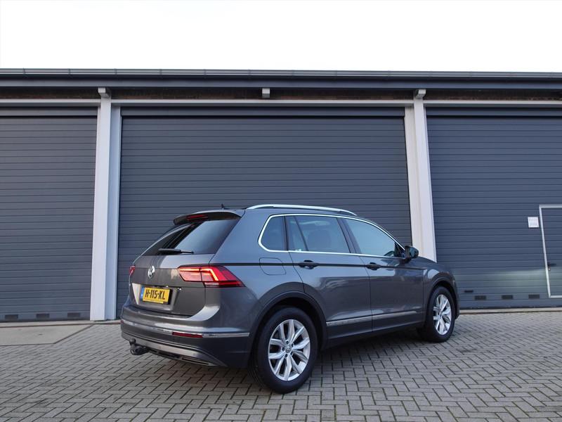VOLKSWAGEN Tiguan 1.5 TSI ACT 150pk DSG Highline ELEKTR TREKHAAK HEAD UP PANO LED MASSAGE PARK ASSIST