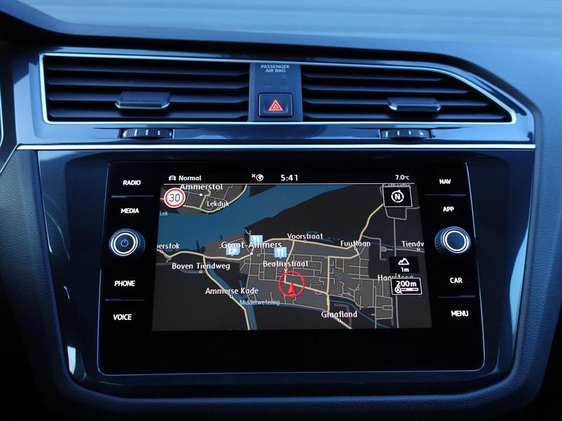 VOLKSWAGEN Tiguan 1.5 TSI ACT 150pk DSG Highline ELEKTR TREKHAAK HEAD UP PANO LED MASSAGE PARK ASSIST