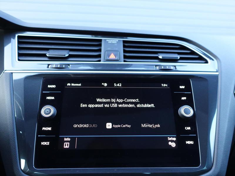 VOLKSWAGEN Tiguan 1.5 TSI ACT 150pk DSG Highline ELEKTR TREKHAAK HEAD UP PANO LED MASSAGE PARK ASSIST