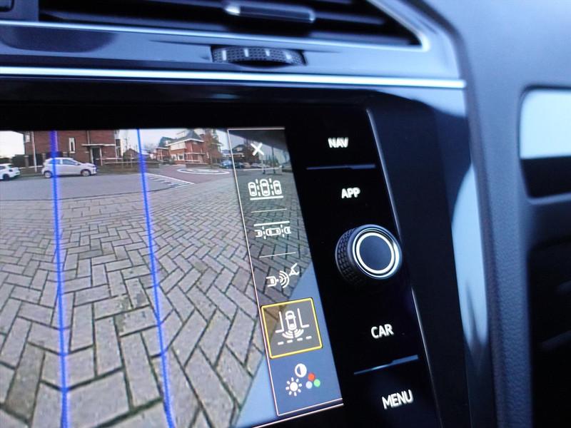 VOLKSWAGEN Tiguan 1.5 TSI ACT 150pk DSG Highline ELEKTR TREKHAAK HEAD UP PANO LED MASSAGE PARK ASSIST