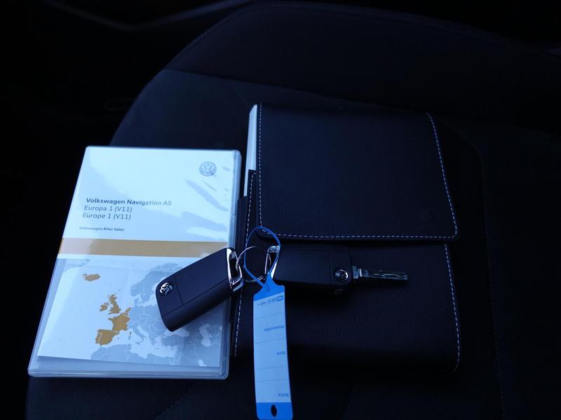 VOLKSWAGEN Tiguan 1.5 TSI ACT 150pk DSG Highline ELEKTR TREKHAAK HEAD UP PANO LED MASSAGE PARK ASSIST