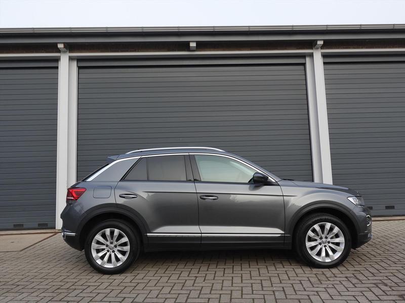 VOLKSWAGEN T-Roc 1.5 TSI 150pk 7-DSG Sport RIJKLAARPRIJS TREKHAAK BLINDSPOT CARPLAY LED NAVI STOELVERWARMING CAMERA 