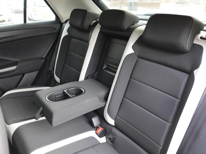 VOLKSWAGEN T-Roc 1.5 TSI 150pk 7-DSG Sport RIJKLAARPRIJS TREKHAAK BLINDSPOT CARPLAY LED NAVI STOELVERWARMING CAMERA 