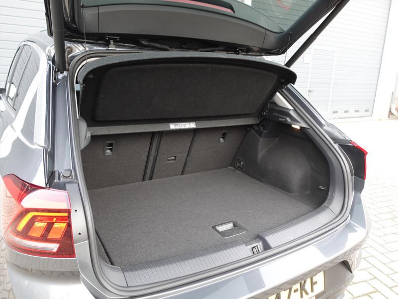 VOLKSWAGEN T-Roc 1.5 TSI 150pk 7-DSG Sport RIJKLAARPRIJS TREKHAAK BLINDSPOT CARPLAY LED NAVI STOELVERWARMING CAMERA 
