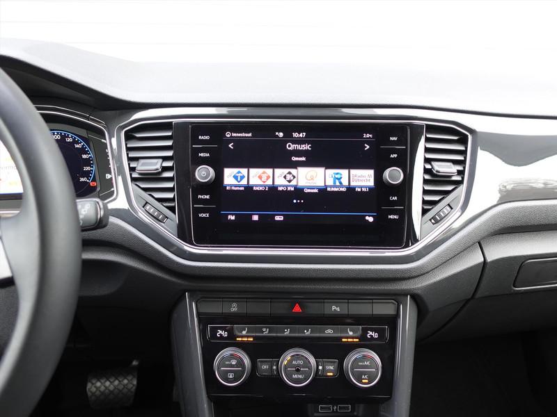 VOLKSWAGEN T-Roc 1.5 TSI 150pk 7-DSG Sport RIJKLAARPRIJS TREKHAAK BLINDSPOT CARPLAY LED NAVI STOELVERWARMING CAMERA 