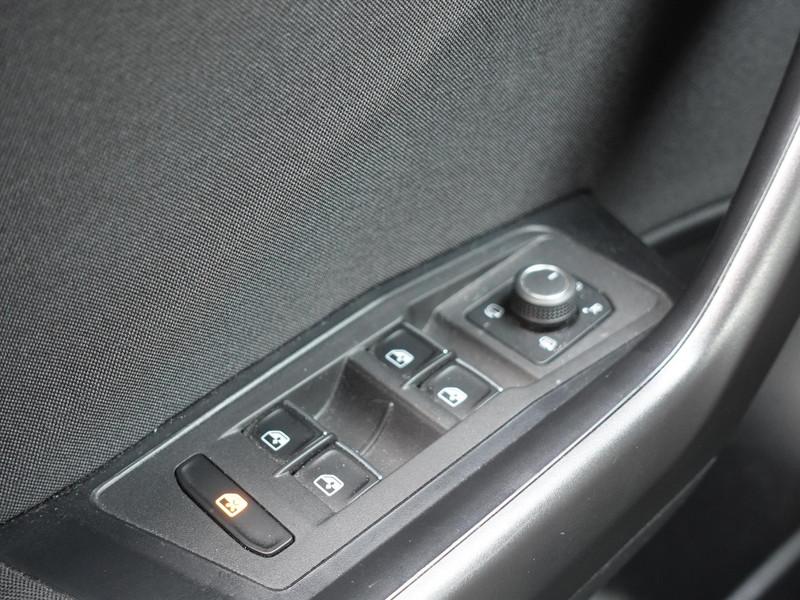 VOLKSWAGEN T-Roc 1.5 TSI 150pk 7-DSG Sport RIJKLAARPRIJS TREKHAAK BLINDSPOT CARPLAY LED NAVI STOELVERWARMING CAMERA 