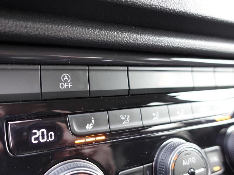 VOLKSWAGEN T-Roc 1.5 TSI 150pk 7-DSG Sport RIJKLAARPRIJS TREKHAAK BLINDSPOT CARPLAY LED NAVI STOELVERWARMING CAMERA 