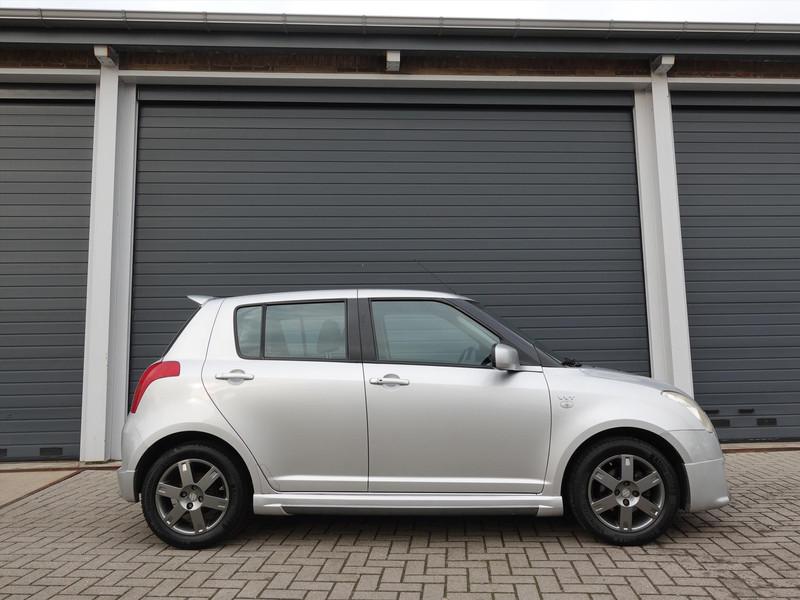 SUZUKI Swift 1.5 5D Exclusive NWE APK AIRCO RADIO SPIEGEL VERWARMING