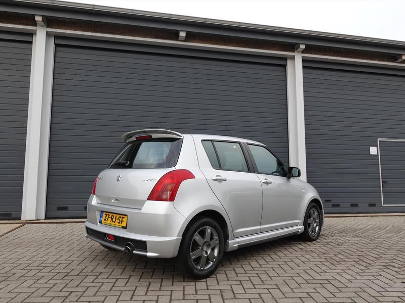 SUZUKI Swift 1.5 5D Exclusive NWE APK AIRCO RADIO SPIEGEL VERWARMING