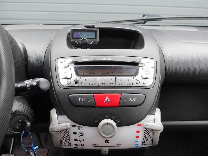 PEUGEOT 107 1.0 68PK 5D APK 02-2027 AIRCO RADIO 