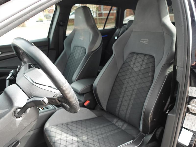 VOLKSWAGEN Golf Variant 1.5 eTSI 150pk DSG-7 R-Line Business RIJKLAAR IQ LED ELEKTR TREKHAAK HARMAN KARDON  WINTERPAKET BLINDSPOT PARK ASSIST