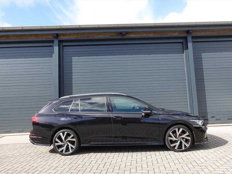VOLKSWAGEN Golf Variant 1.5 eTSI 150pk DSG-7 R-Line Business RIJKLAAR IQ LED ELEKTR TREKHAAK HARMAN KARDON  WINTERPAKET BLINDSPOT PARK ASSIST