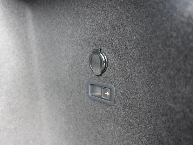 VOLKSWAGEN Golf Variant 1.5 eTSI 150pk DSG-7 R-Line Business RIJKLAAR IQ LED ELEKTR TREKHAAK HARMAN KARDON  WINTERPAKET BLINDSPOT PARK ASSIST