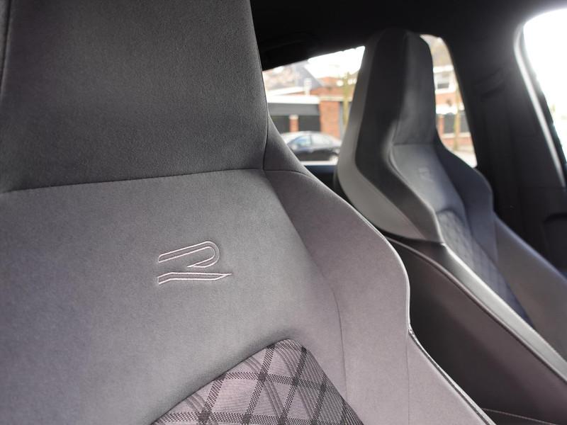 VOLKSWAGEN Golf Variant 1.5 eTSI 150pk DSG-7 R-Line Business RIJKLAAR IQ LED ELEKTR TREKHAAK HARMAN KARDON  WINTERPAKET BLINDSPOT PARK ASSIST