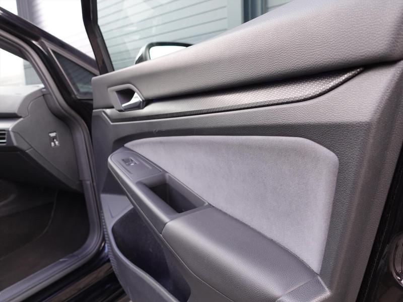 VOLKSWAGEN Golf Variant 1.5 eTSI 150pk DSG-7 R-Line Business RIJKLAAR IQ LED ELEKTR TREKHAAK HARMAN KARDON  WINTERPAKET BLINDSPOT PARK ASSIST