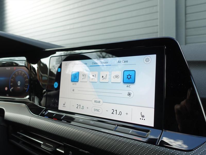 VOLKSWAGEN Golf Variant 1.5 eTSI 150pk DSG-7 R-Line Business RIJKLAAR IQ LED ELEKTR TREKHAAK HARMAN KARDON  WINTERPAKET BLINDSPOT PARK ASSIST