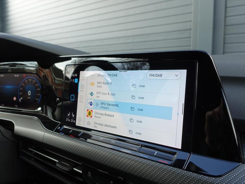 VOLKSWAGEN Golf Variant 1.5 eTSI 150pk DSG-7 R-Line Business RIJKLAAR IQ LED ELEKTR TREKHAAK HARMAN KARDON  WINTERPAKET BLINDSPOT PARK ASSIST