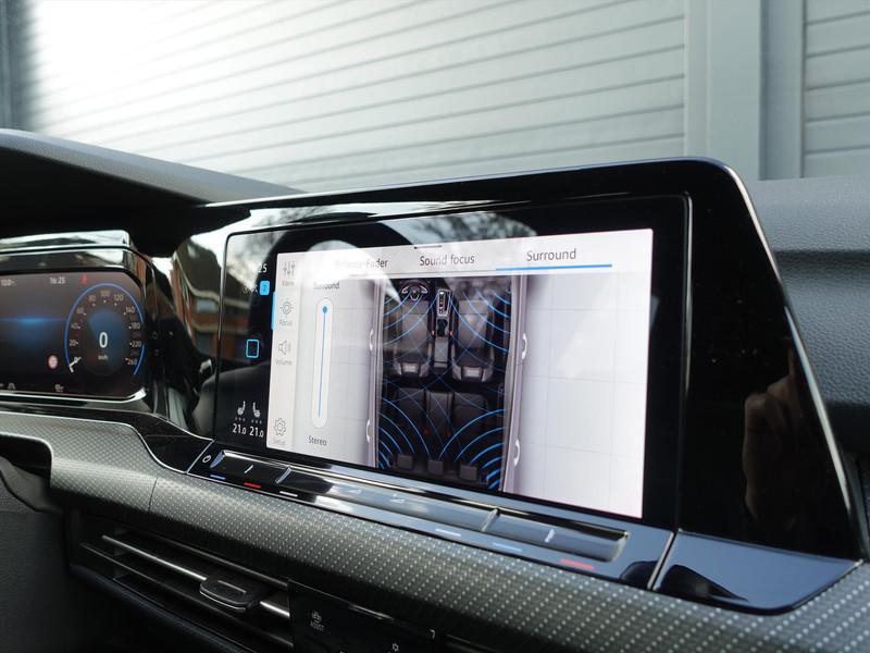 VOLKSWAGEN Golf Variant 1.5 eTSI 150pk DSG-7 R-Line Business RIJKLAAR IQ LED ELEKTR TREKHAAK HARMAN KARDON  WINTERPAKET BLINDSPOT PARK ASSIST