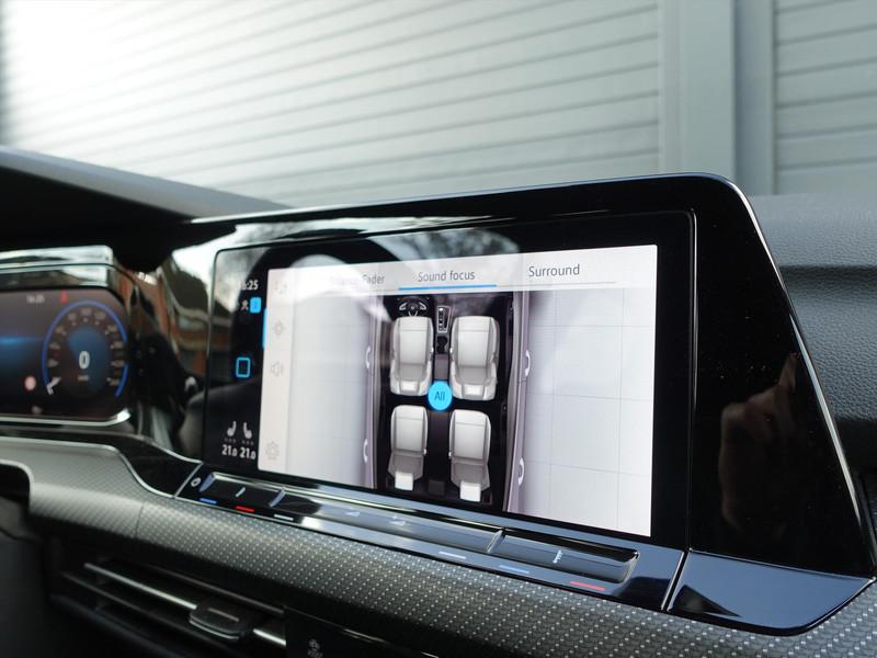 VOLKSWAGEN Golf Variant 1.5 eTSI 150pk DSG-7 R-Line Business RIJKLAAR IQ LED ELEKTR TREKHAAK HARMAN KARDON  WINTERPAKET BLINDSPOT PARK ASSIST