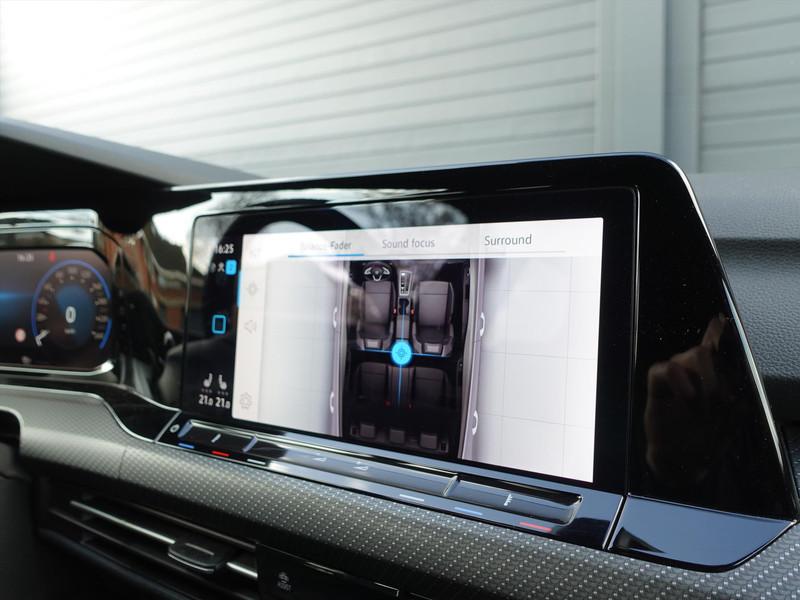 VOLKSWAGEN Golf Variant 1.5 eTSI 150pk DSG-7 R-Line Business RIJKLAAR IQ LED ELEKTR TREKHAAK HARMAN KARDON  WINTERPAKET BLINDSPOT PARK ASSIST