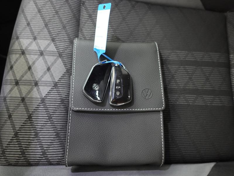 VOLKSWAGEN Golf Variant 1.5 eTSI 150pk DSG-7 R-Line Business RIJKLAAR IQ LED ELEKTR TREKHAAK HARMAN KARDON  WINTERPAKET BLINDSPOT PARK ASSIST