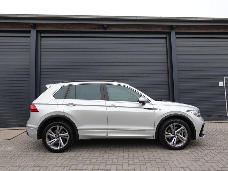 VOLKSWAGEN Tiguan 1.4 TSI eHybrid 245pk DSG R-Line Business+ TREKHAAK IQ LED IQ DRIVE BLIND SPOT PARK ASSIST CARPLAY