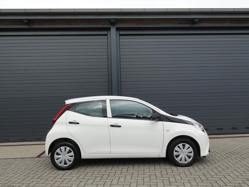 Toyota Aygo 1.0 VVT-i 72pk 5D x-fun CRUISE AIRCO BT/DAB+ AUDIO 