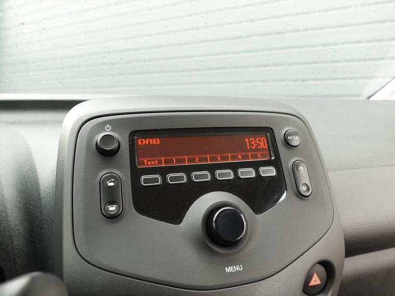 Toyota Aygo 1.0 VVT-i 72pk 5D x-fun CRUISE AIRCO BT/DAB+ AUDIO 
