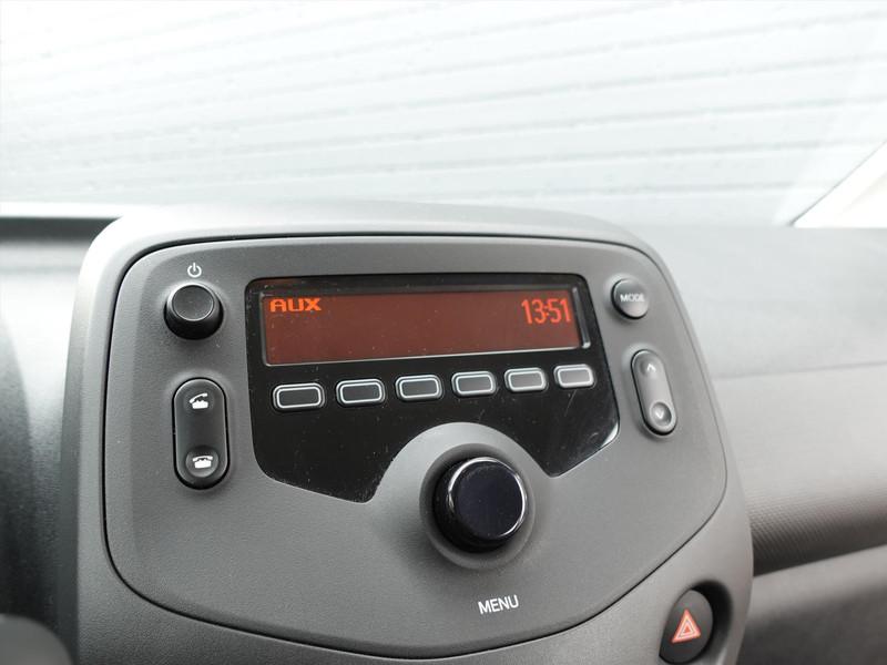 Toyota Aygo 1.0 VVT-i 72pk 5D x-fun CRUISE AIRCO BT/DAB+ AUDIO 