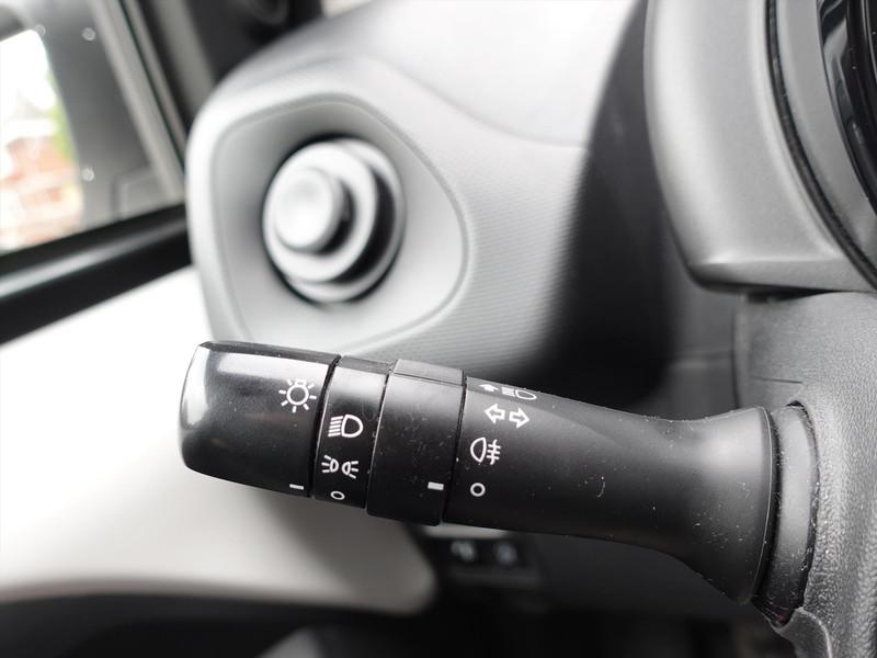 Toyota Aygo 1.0 VVT-i 72pk 5D x-fun CRUISE AIRCO BT/DAB+ AUDIO 