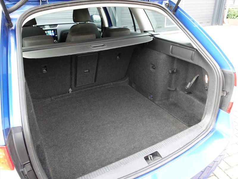 SKODA Octavia Combi 1.0 TSI 115pk RIJKLAAR TREKHAAK CARPLAY CLIMA PDC CRUISE 