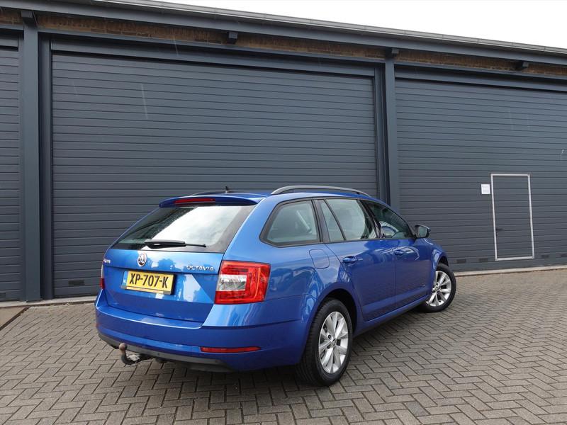 SKODA Octavia Combi 1.0 TSI 115pk RIJKLAAR TREKHAAK CARPLAY CLIMA PDC CRUISE 